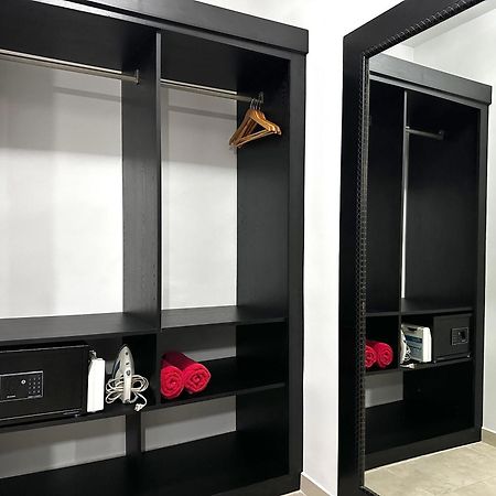 Ladybugs Apartments 팜비치 외부 사진