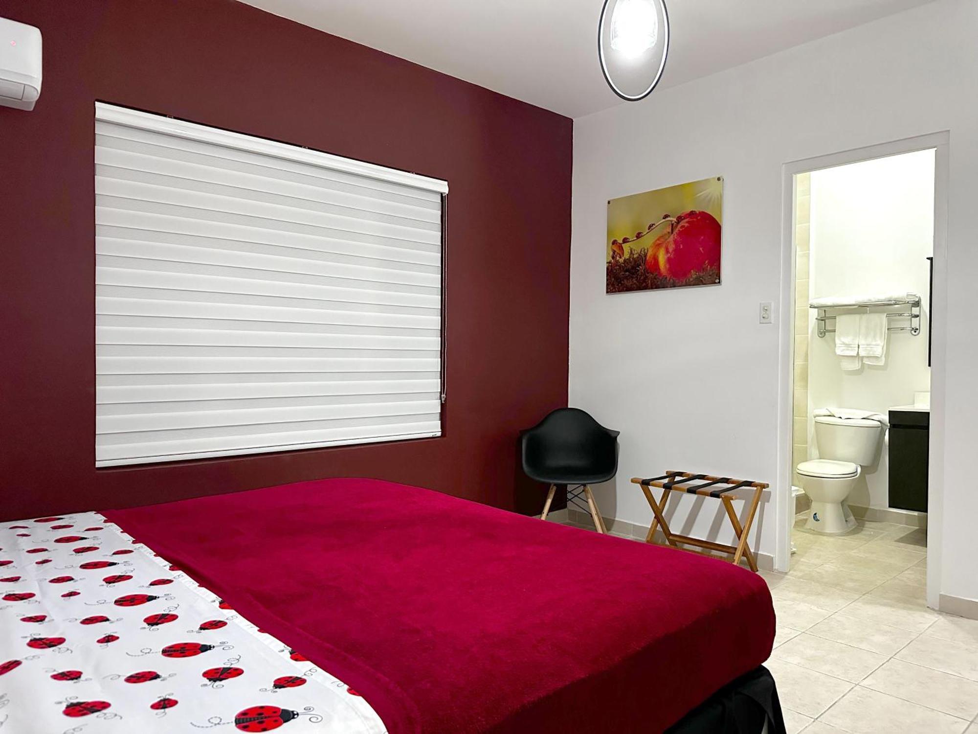 Ladybugs Apartments 팜비치 외부 사진